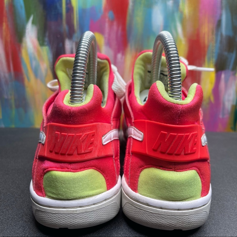 Nike 2010 Huarache Sneakers - Picture 4 of 7